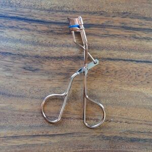 Wet n' Wild Rose Gold Eyelash Curler